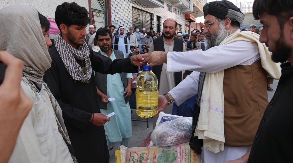 توزیع مواد خوراکی برای نزدیک به ۳۰۰ خانواده‌ی نیازمند در کابل