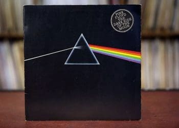 «قراری در نیمه‌ی تاریک ماه»