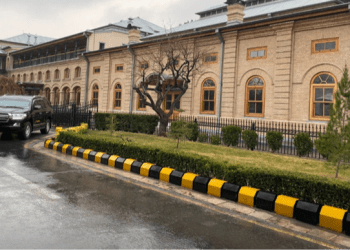 طالبان: سفارت افغانستان در اسپانیا آماده‌ی ارایه‌ی خدمات برای اتباع افغانستان است