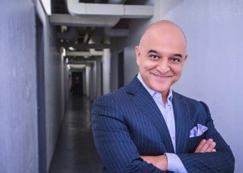 «لحظه‌های زیبایی»؛ آلبوم عمر اکرم نامزد دریافت جایزه‌ی گِرَمی شد