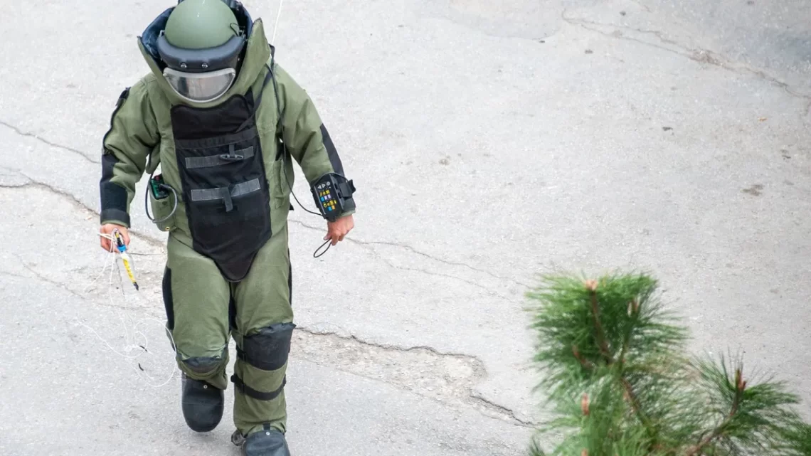 استفاده از هوش مصنوعی و سگهای رُباتیک برای خنثیسازی بمب