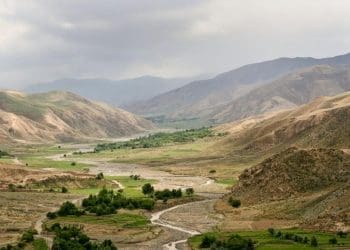 منابع در کندز: دانش‌آموزان به‌دلیل نپوشیدن «لباس سفید» نتوانستند تصدیق‌نامه بگیرند