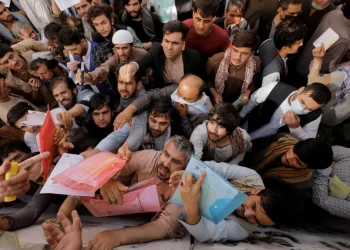 «اخذ پاسپورت به قیمت جان»؛ شماری از اتباع افغانستان برای اخذ پاسپورت جان باختند