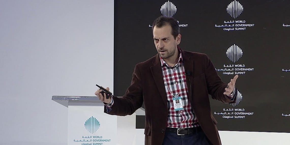 پژوهش‌گرِ تحت حمایت ایلان ماسک می‌گوید هوش مصنوعی «غیرِقابل کنترل» است و هم‌اینک باید کنار نهاده شود