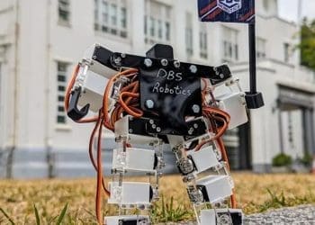 ساخت رُبات انساننما توسط دانشآموزان مکتب/مدرسه