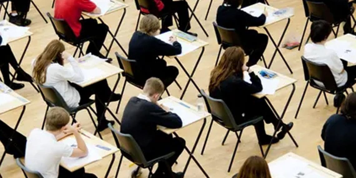 پژوهش‌ها نشان می‌دهند که نمراتِ دوره‌ی ثانویه پیش‌بینی کننده‌ی خوبی برای آینده‌ی جوانان است