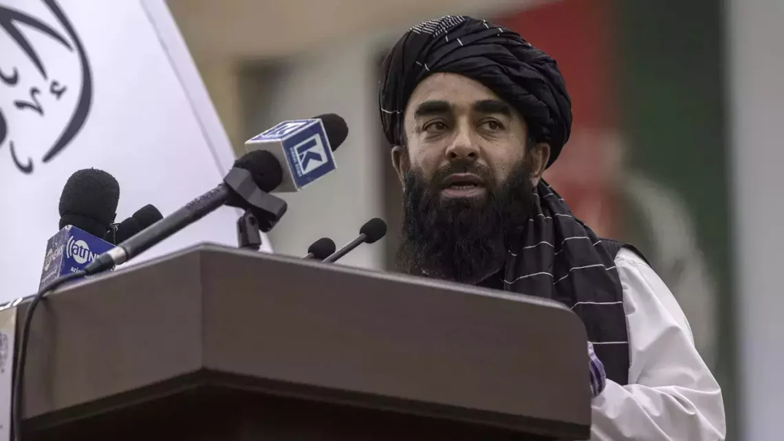 مجاهد: شایعات در مورد اخراج حکمتیار از منزلش نادرست‌ اند