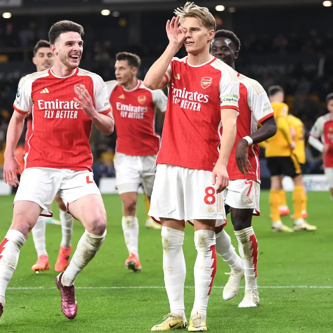 آرسنال با پیروزی در برابر ولورهمپتون موقتاً صدرنشین لیگ جزیره شد