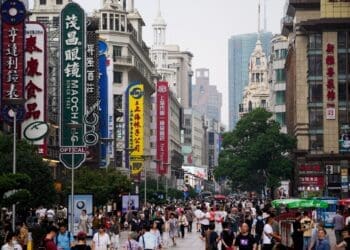 بلومبرگ: چین در پنج سال آینده رشد اقتصادی بیشتری نسبت‌به کشورهای گروه ۷ خواهد داشت