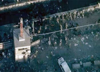 گزارش تازه‌ی سی‌ان‌ان؛ براساس شواهد قربانیان حمله‌ی انتحاری میدان هوایی کابل نه فقط بخاطر انفجار بلکه به «ضرب گلوله‌» نیز کشته شدند