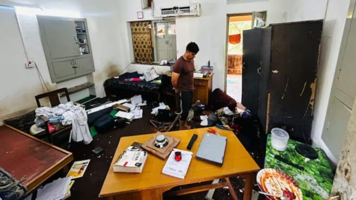 دانشگاه گجرات از دانشجویانی اهل افغانستان که مورد حمله قرار گرفته بودند خواسته است خوابگاه دانشگاه را ترک کنند