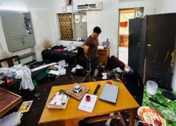 دانشگاه گجرات از دانشجویانی اهل افغانستان که مورد حمله قرار گرفته بودند خواسته است خوابگاه دانشگاه را ترک کنند