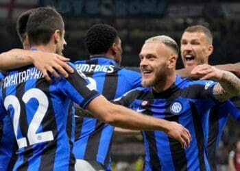 اینتر با پیروزی در دربی میلان قهرمانی‌اش در سری آ را جشن گرفت