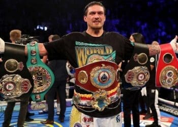 الکساندر یوسیک در مبارزه‌ی حرفه‌ای سنگین وزن بوکس جهان تایسن فیوری را شکست داد