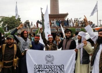 نشنال ریویو خطاب به مردم امریکا: طالبان با پول مالیات‌ شما روی کار مانده‌ است