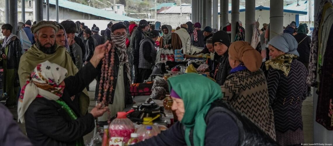 بازارچهای برای زندگی؛ بازار کوچکی در مرز افغانستان و تاجیکستان نیازهای هردو سو را تامین میکند