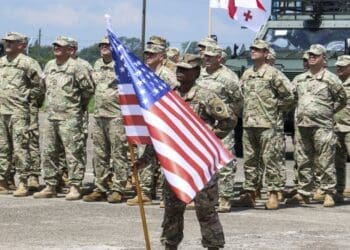 بزینس انسایدر: امریکا آن‌قدر با شورشیان جنگیده است که «جنگ واقعی» را فراموش کرده است
