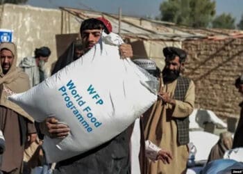 برنامه‌ی جهانی غذا می‌گوید که از هر ۱۰۰ نفر در افغانستان ۴۷ تن آنان به کمک‌های بشردوستانه نیاز دارند