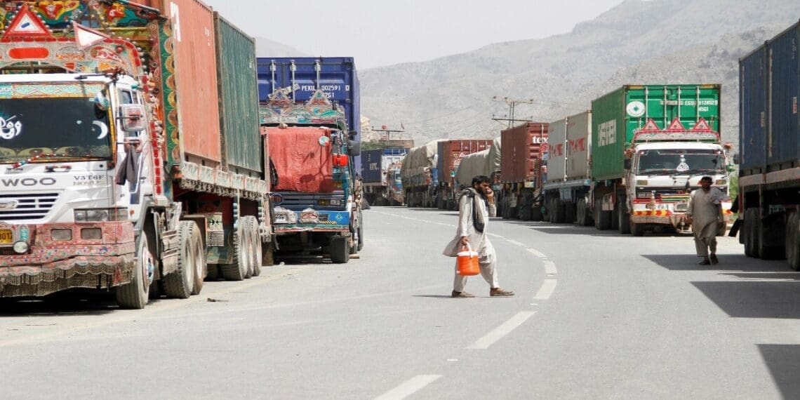 روزنامه‌ی پاکستانی: طرح عبور و مرور رانندگان موترهای باربری با سند موقت میان افغانستان و پاکستان اجرا خواهد شد