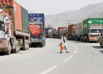 روزنامه‌ی پاکستانی: طرح عبور و مرور رانندگان موترهای باربری با سند موقت میان افغانستان و پاکستان اجرا خواهد شد