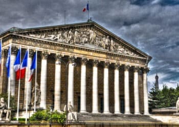 برگزاری انتخابات پارلمانی فرانسه؛ راست‌افراطی در نظرسنجی‌ها پیشتاز است