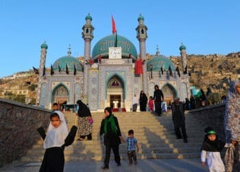 روزنامه جمهوری اسلامی: طالبان در پی غارت دارایی معنوی شیعیان است