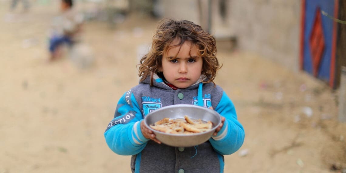 حملات اسرائیل به غزه؛ هزارها فلسطینی‌ به دنبال سرپناه هستند