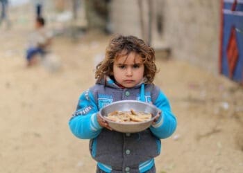 حملات اسرائیل به غزه؛ هزارها فلسطینی‌ به دنبال سرپناه هستند