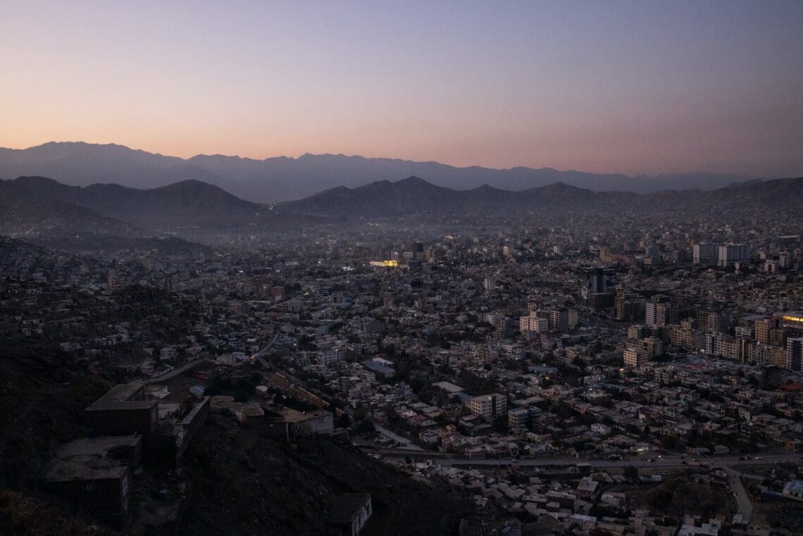 جهنمِ تاریک؛ پرچاویهای برق کابل زندگی را برای ساکنان شهر دشوار کرده است