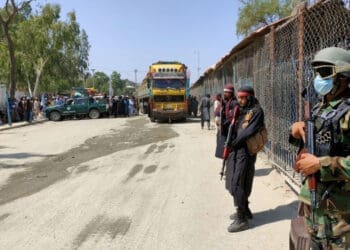 نیویارک تایمز: هرباری که پاکستان مرزش با افغانستان را می‌بندد زندگی‌های بسیار با خطر مواجه می‌شوند