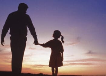 پژوهش دانشگاه امهرست ماساچوست؛ پدرانی در افغانستان که فرزندان نخست‌شان دختر است باور بیشتری به برابری مرد و زن دارند