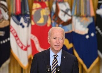 واشنگتن پُست: بایدن فکر می‌کرد که «محافظت از زنان افغانستان» ارزش مداخله‌ی نظامی امریکا را ندارد