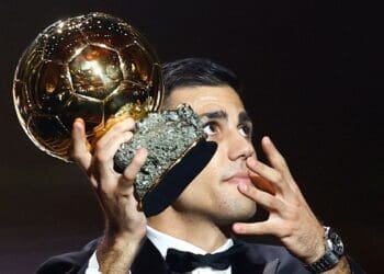 تیتر روزنامه‌‌های ورزشی پس‌از مراسم «توپ طلای» دی‌شب