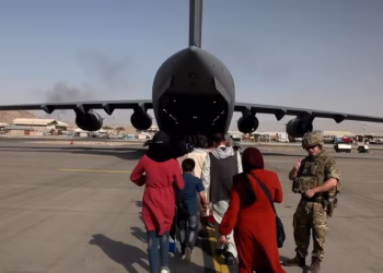 بریتانیا می‌گوید که روند اسکان مجدد خانواده‌های افغانستان در این کشور را پایان خواهد داد