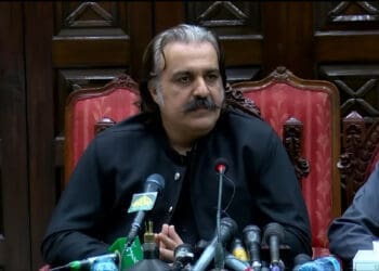 وزیر اعلای خیبرپختونخوا: یگانه راه برقراری امنیت در منطقه‌ گفت‌وگو با طالبان افغانستان است