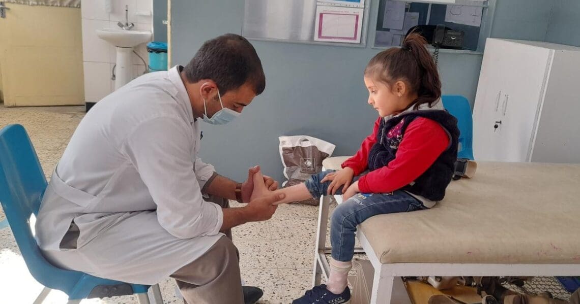 صلیب سرخ: به تعداد بیپیشینهای از کودکان مبتلا به فلج مغزی در افغانستان کمک میکنیم