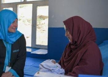 یونیسف:‌ در صورت تایید گزارش‌های ممنوعیت تازه‌ی طالبان زندگی هزاران مادر و کودک به‌ خطر خواهد افتاد