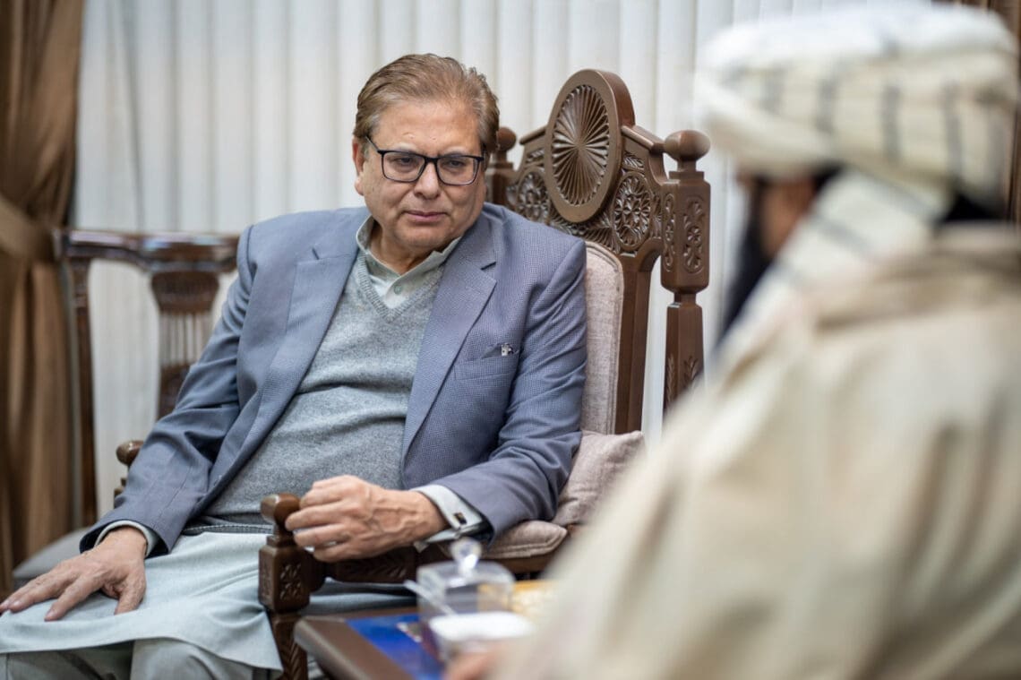 نمایندهی ویژهی پاکستان برای افغانستان با سراجالدین حقانی دیدار کرد