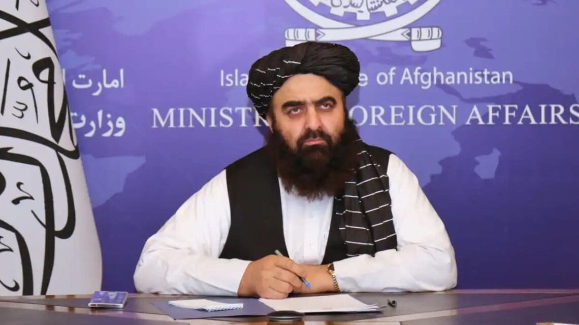 متقی به پاکستان: از مبارزه مردم افغانستان با انگلیس، شوروی و امریکا «عبرت» بگیرید
