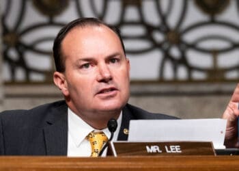 سناتور امریکایی: اوکراین نماد جهانی «پول‌شویی» است