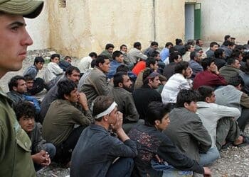 زنان معترض: اخراج اجباری شهروندان کشور از ایران و پاکستان جوانان را به «چوب سوخت» طالبان مبدل می‌کند