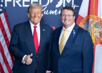 سناتور امریکایی متحد ترمپ می‌گوید مسلمانان یک مشکل جهانی‌ اند و فرهنگ آنان اساساً معیوب و خطرناک است