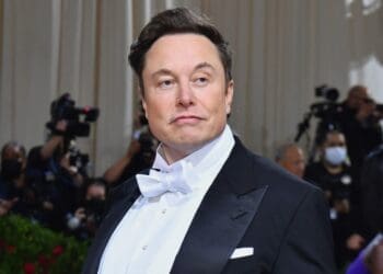 رسانه‌ی بریتانیایی: ایلان ماسک می‌خواهد باشگاه فوتبال لیورپول را را بخرد