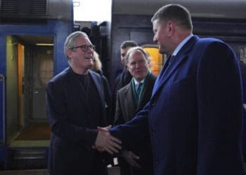 نخست‌وزیر بریتانیا برای امضای قراردادی «صد ساله» به اوکراین رفت