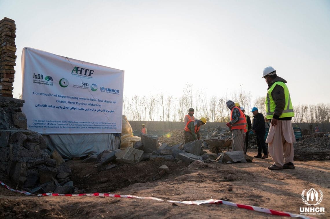 سازمان ملل میگوید در هرات یک مرکز «قالینبافی» میسازد