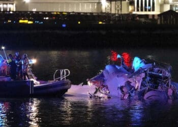 برخورد مرگ‌بار هواپیما و چرخ‌بال در واشنگتن؛ مقام‌ها می‌گویند انتظار ندارند هیچ سرنشینی زنده مانده باشد