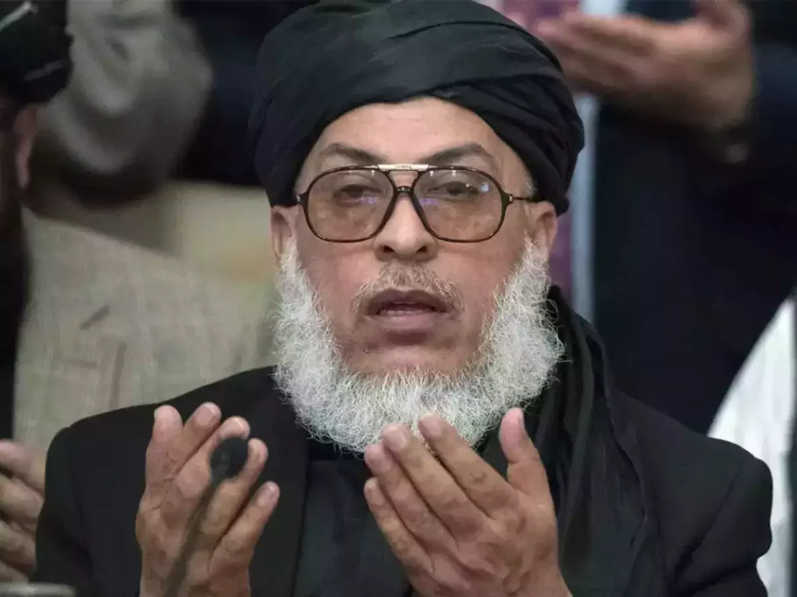 استانکزی میگوید که دلیل سقوط نظامهای قبلی افغانستان فاصله بین «دانشگاه و مدرسه» بود