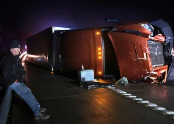 طوفان‌ها و گردبادهای مرگبار در امریکا دست کم ۱۵ کشته بر جا گذاشت