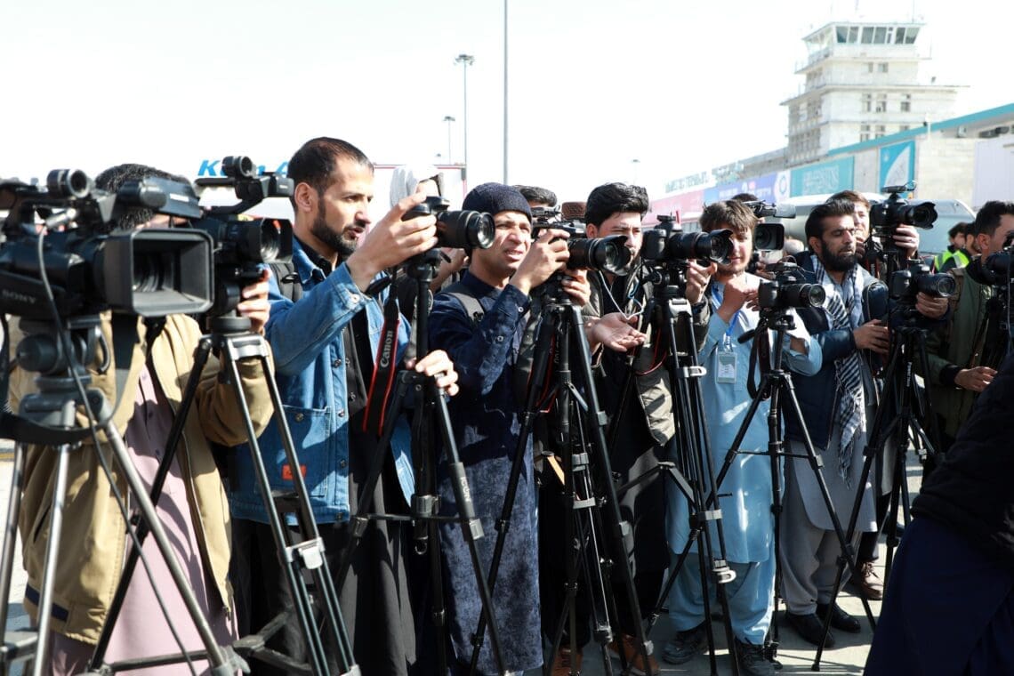 سایه‌ی سنگین طالبان بر آزادی بیان؛ مرکز خبرنگاران از بازداشت ۵۰ خبرنگار در سال ۱۴۰۳ از سوی طالبان خبر داد