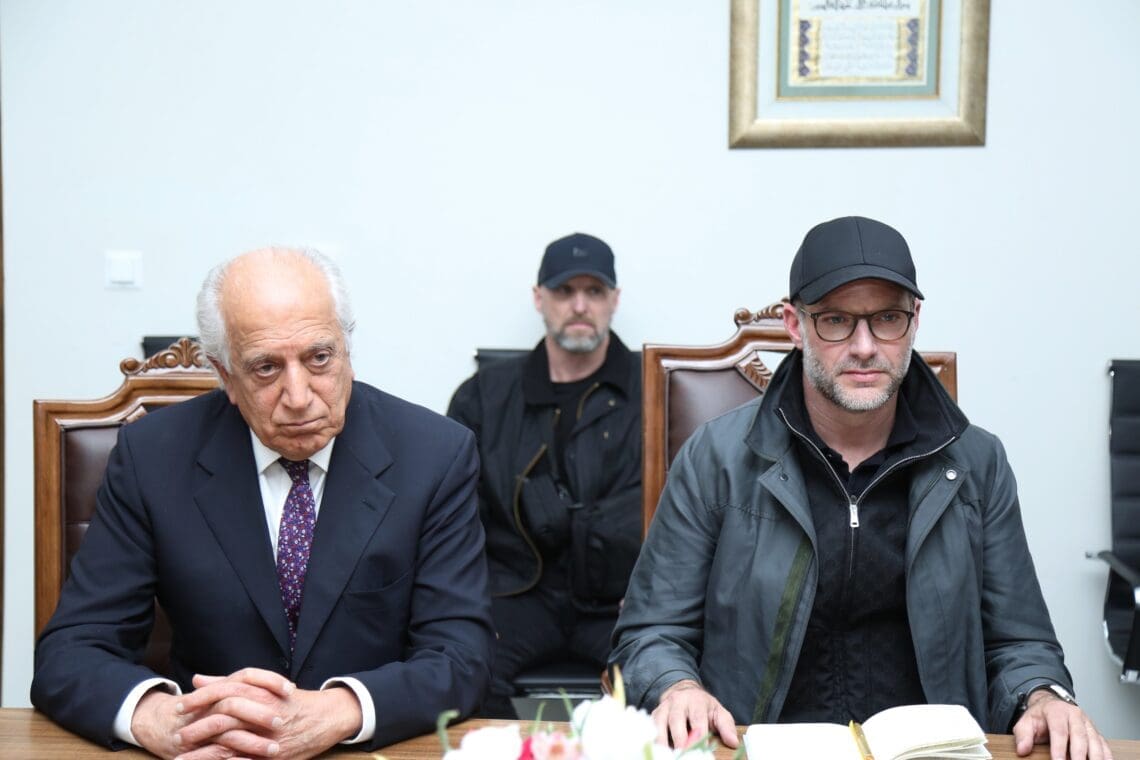 زلمی خلیل‌زاد از آزادی یک شهروند امریکایی از زندان طالبان خبر داد